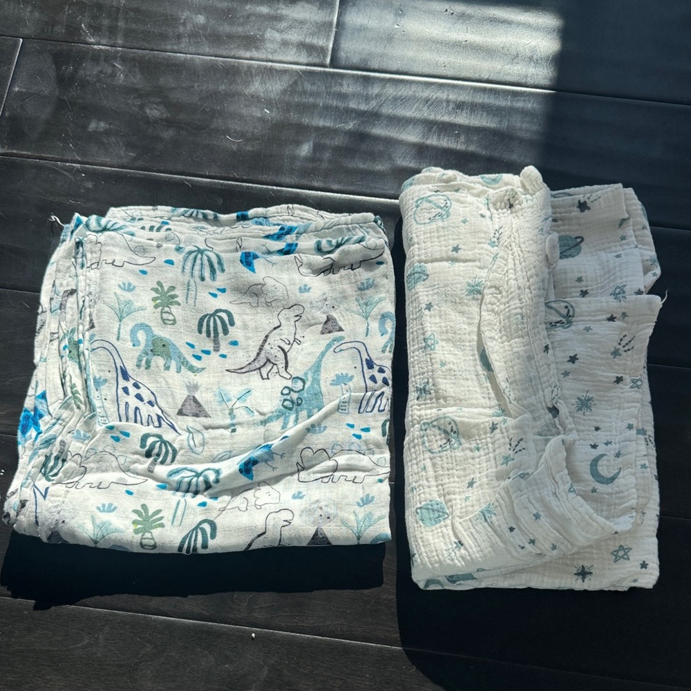 Dinosaur and Star Print Baby Swaddles